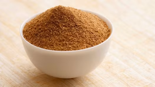 Guggul được sử dụng để giảm đau khớp, giảm cholesterol và giúp đỡ giảm cân. Trong một nghiên cứu năm 1999 được tiến hành bởi các nhà nghiên cứu tại Đại học Nebraska và Trung tâm Y tế Beth Israel ở thành phố New York, những người dùng 750 mg guggul mỗi ngày cùng với việc tập thể dục và aerobic ba lần một tuần và làm liên tục trong sáu tuần đạt hiệu quả vượt trội hơn mong đợi so với những người chỉ tập thể dục mà không dùng Guggul.