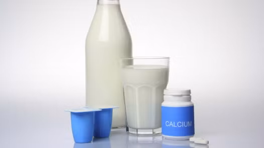 Canxi. Các nhà nghiên cứu tại Đại học Tennessee cho thấy những người ăn kiêng tiêu thụ các sản phẩm sữa và canxi giảm cân rất nhanh. Hãy sử dụng 1.000 mg canxi citrate hàng ngày để giảm cân.