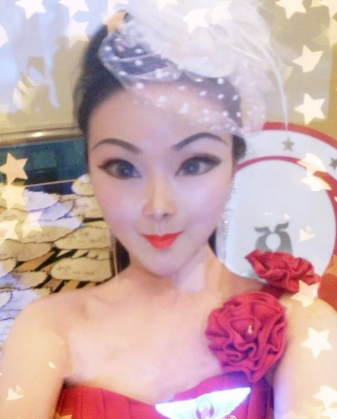 Cô nàng có khuôn mặt giống xà tinh. Tháng 1/2013, một cô gái có nickname “Công chúa hồ điệp xinh đẹp vũ trụ @” trên mạng xã hội Weibo (được coi là Twitter của Trung Quốc) đang trở thành chủ đề bàn tán xôn xao của cộng đồng mạng nước này.