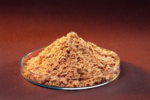 Một biện pháp khắc phục hiệu quả cho vùng bikini tối màu khác bạn có thể sử dụng và dùng một hỗn hợp của gỗ bột đàn hương và nước. Sau đó, chỉ cần bôi hỗn hợp đã trộn này lên vùng bikini tối màu và để cho nó khô. Biện pháp này sẽ giúp làm mát trên khu vực này và làm dịu “cô bé”.