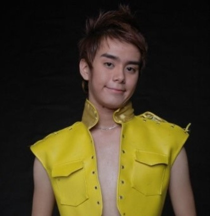 Nhờ sở hữu ngoại hình ưa nhìn mà Trithipnipa Thippaphada đã trở thành vũ công khá nổi tiếng trong làng giải trí Thái Lan. Anh còn được nhiều show truyền hình ưu ái mời gọi biểu diễn.