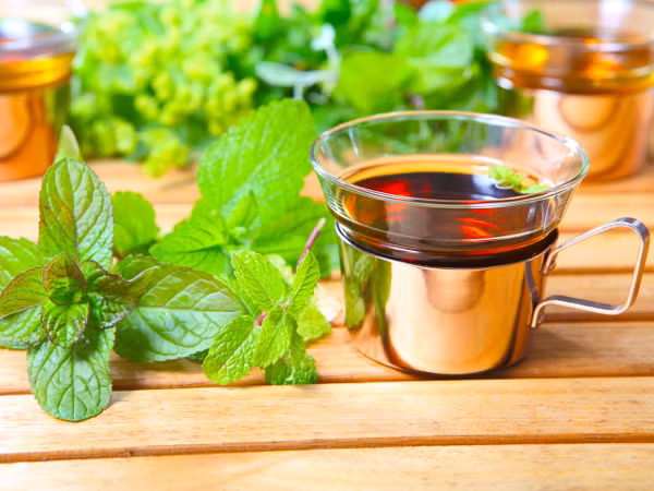 Bạc hà. Mùi và hương vị thơm mát của bạc hà có tác dụng kích thích cảm hứng yêu, đặc biệt là kích thích bằng miệng.