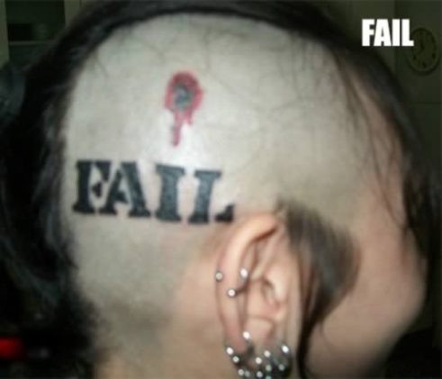 Trên da đầu xăm chữ "Thất bại".