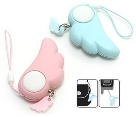 Còi báo động chống yêu râu xanh. Khi đối mặt với tình trạng nguy hiểm, chiếc còi báo động người chủ và phát ra âm thanh 90dB. Đây là một thiết bị rất tốt để đe dọa kẻ trộm hoặc thông báo với cảnh sát.