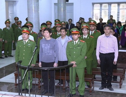 Dương Tự Trong trong phiên tòa sơ thẩm. Ảnh TTXVN.