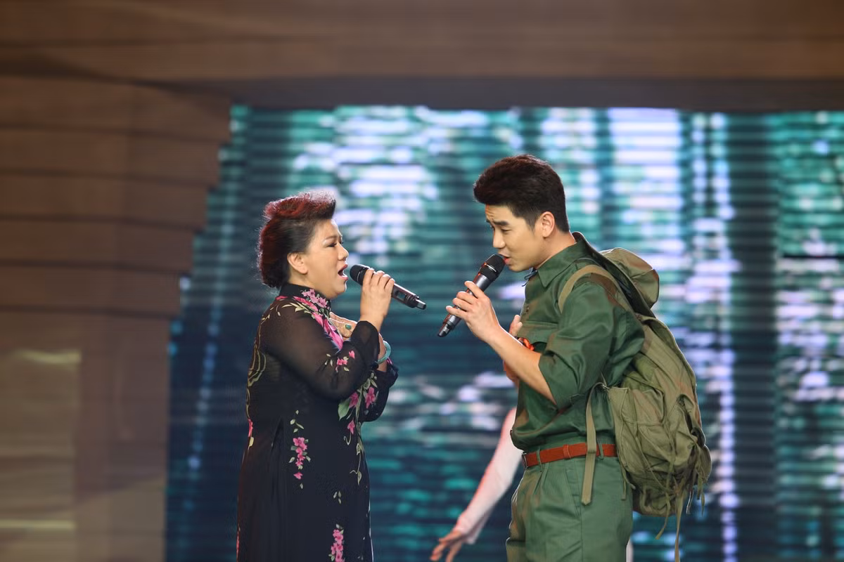 NSND Thanh Hoa song ca với con trai Tôn Thất Thái Sơn