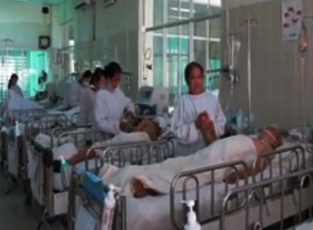 Các nạn nhân đang điều trị tại BV Chợ Rẫy trong tình trạng đa chấn thương, dập gan, thận, chấn thương cột sống, cổ, vùng kín...