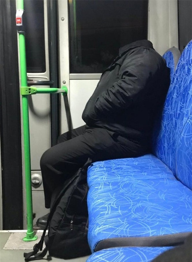 15. Lại một tuyệt tác "không đầu". 