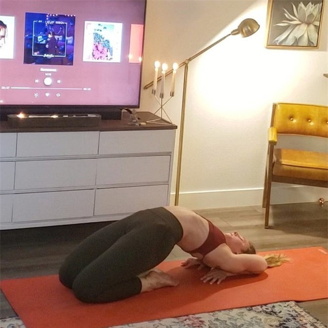 6. Tại sao bàn tay lại có thể lật ngược trong tư thế này? 