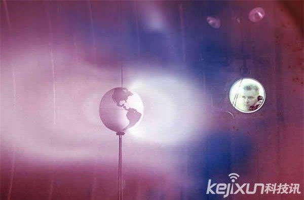 Vùng dị thường nam Đại Tây Dương: Trên Trái Đất tồn tại lực lượng thần bí mạnh mẽ, nhưng không phải là hiện tượng siêu nhiên. Vành đai bức xạ Van – Allen hình thành một vòng tròn lệch có chứa các hạt mang điện quay quanh trái đất, vành bức xạ này gần với vùng biển Đại Tây Dương của châu Nam Mỹ và Brazil. Đây được gọi là vùng dị thường Đại Tây Dương, bởi vì bức xạ ở đây ảnh hưởng nghiêm trọng đến máy bay và tàu bè, đã có hàng trăm vụ mất tích ở đây. 