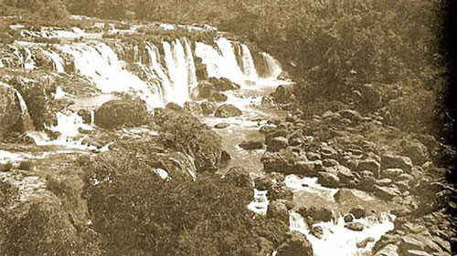 ##sc### Thác Liên Khương ở huyện Đức Trọng ngày xưa. 