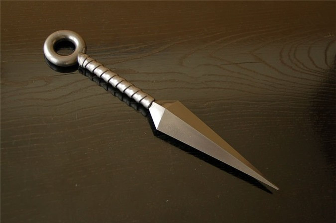 6. Kunai: Gần giống với shuriken, kunai cũng là vũ khí dùng để phóng tiêu dành cho các đối phương từ xa.