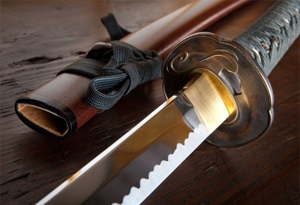 2. Kiếm: Với các Ninja thì kiếm là thử vũ khí không thể thiếu khi mang theo bên mình.