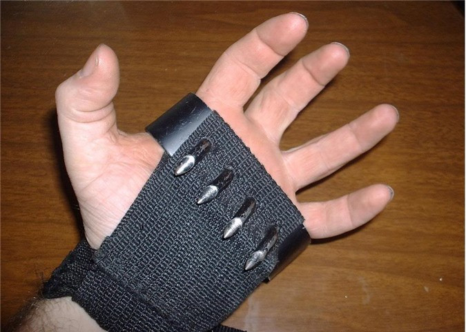 1. Shuko: Shuko là công cụ đắc lực của Ninja. 