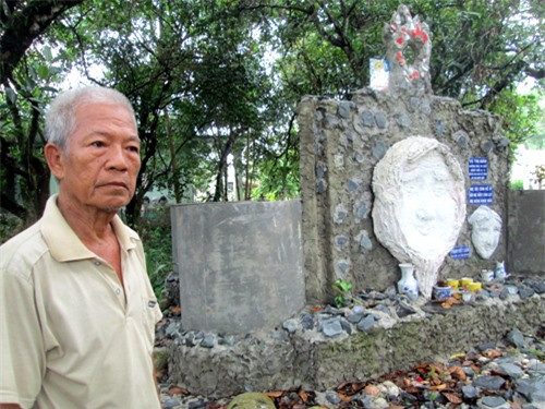 3. Khu vườn đầu người – Tây Ninh: “Khu vườn ma quái” này là sản phẩm độc đáo của ông Phạm Chứng, ông là thợ vẽ tranh truyền thần và điêu khắc. Khi về già, ông nảy ra ý tưởng xây dựng một khu trưng bày tượng đầu người để du khách tới tham quan miễn phí. Ý tưởng này được ông thực hiện trong nhiều năm ròng rã. Hiện tại, “vườn đầu lâu” nằm ở ấp Long Hải, Tây Ninh, có đến hàng trăm khuôn mặt đúc bằng xi măng với những hình thù kỳ quái, đáng sợ.
