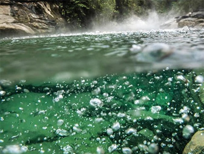 Được phát hiện lần đầu tiên vào năm 1875 do hai nhà khoa học người Anh đang làm việc tại đây, khi tiến hành đo, nền nhiệt ở hồ nước sôi Dominica rơi vào khoảng từ 82-92 độ C. 