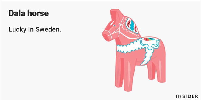 ##sc### Ngựa Dala: Ngựa Dala là những món quà lưu niệm được nhiều người tìm mua nhất ở Thụy Điển. Những chú ngựa gỗ cách điệu này tượng trưng cho sức mạnh, trí tuệ, niềm tin và phẩm giá. 