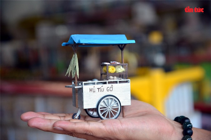 Mô hình xe hủ tíu gõ được đẩy đi bán khắp Sài Gòn xưa.