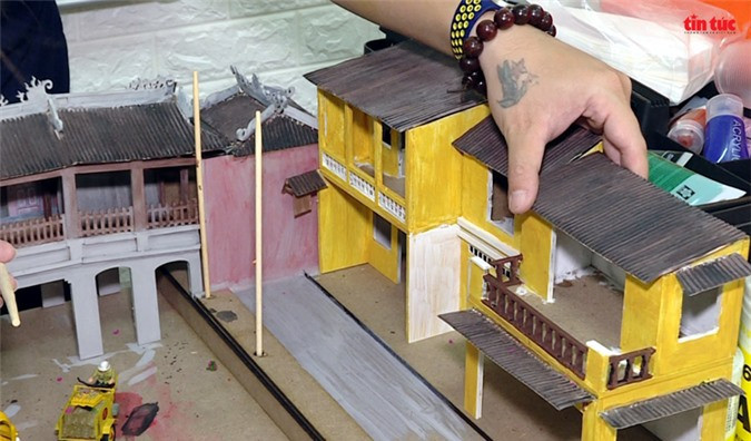 Những hình ảnh về Sài Gòn ngày xưa (Thành phố Hồ Chí Minh ngày nay) luôn hiện diện một cách hết sức đặc biệt trong kí ức của anh. Với tình cảm và sự mày mò, anh đã tái hiện lại những góc nhỏ đời sống, sinh hoạt của người Sài Gòn gắn với tuổi thơ của anh. Những gánh hàng rong, rạp hát, tiệm cắt tóc... được anh dựng lại một cách hết sức chỉnh chu, tỉ mỉ thông qua những mô hình thủ công thu nhỏ với kích thước chỉ độ lòng bàn tay.