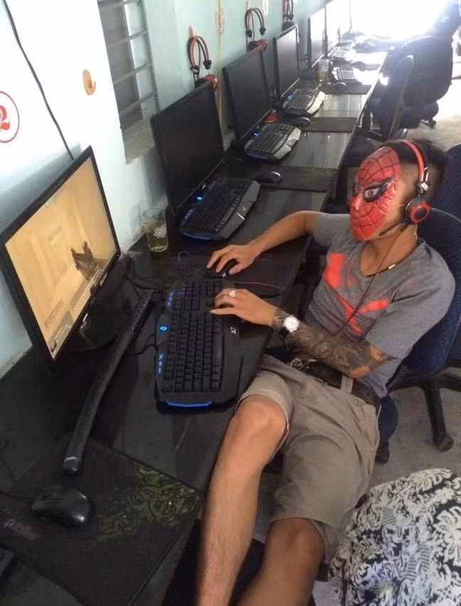 Game thủ "đội lốt" người Nhện.