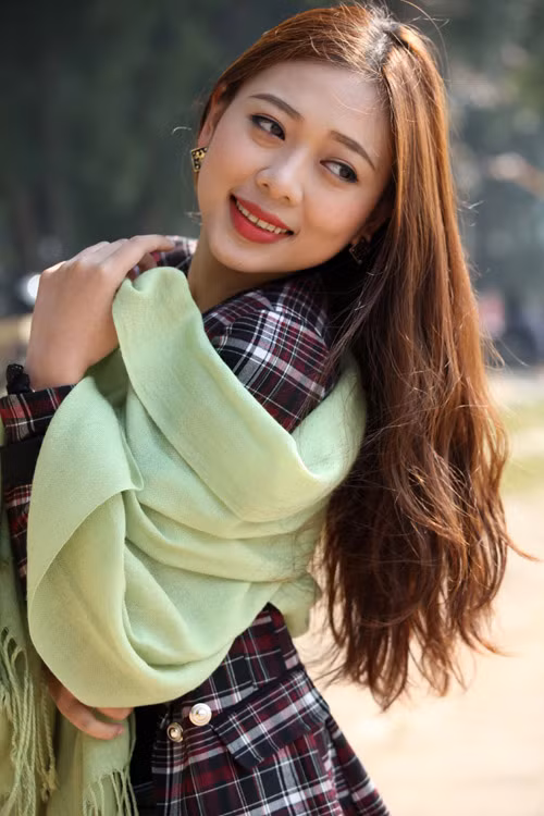 Dịu dàng, yêu trẻ, thích tạo hình trước ống kính, Ngọc tự tin đến với hội thi.