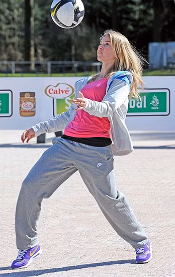 Hoogendijk trổ tài trong một show truyền hình thực tế.