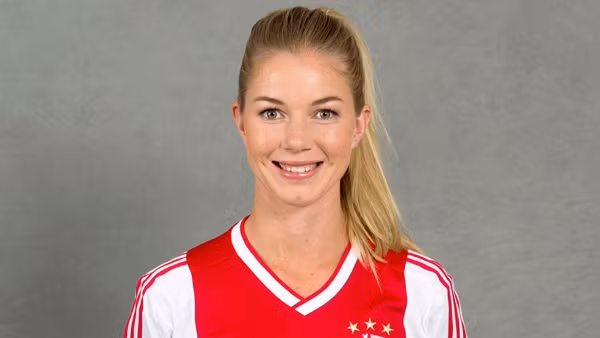 Anouk Hoogendijk sinh năm 1985, là một nữ cầu thủ người Hà Lan.