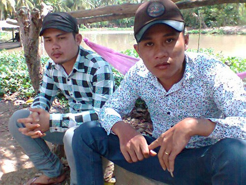 Phách (bên trái) và Hol- 2 trong số 7 thanh niên bị cán bộ điều tra dùng nhục hình, bắt giam oan.