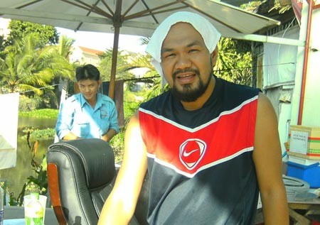 Làm nhân viên phục vụ bàn nhưng anh chàng Sonny rất hãnh diện.