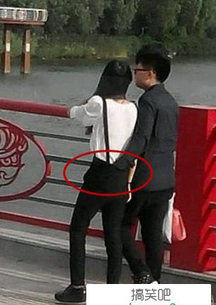 Thể hiện tình yêu quá lố nơi công cộng...