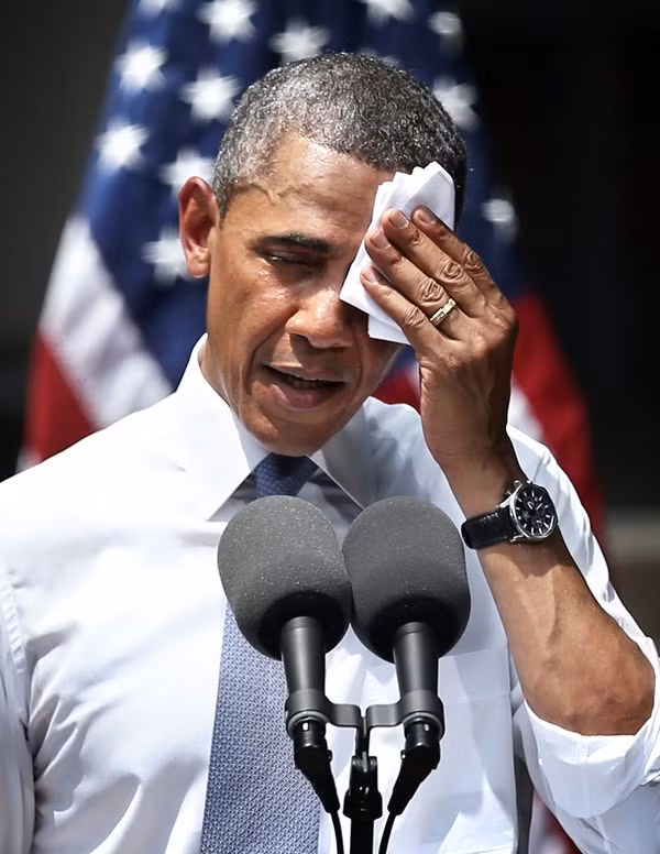 Tổng thống Mỹ Obama đeo chiếc Jorg Gray 6500 Series Chronograph.