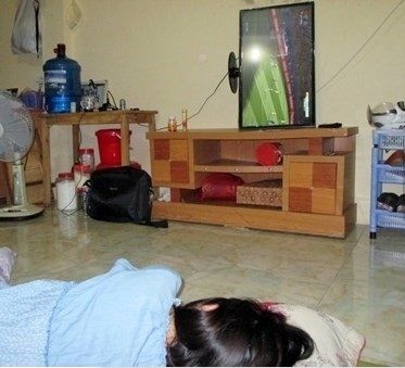 "Sáng kiến" vừa xem vừa ngủ.