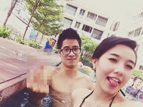 Bức ảnh tự sướng khoe ngón tay thối phản cảm của vlogger JVevermind cùng bạn gái - Mie Nguyễn tại hồ hơi khiến họ nhận không ít bình phẩm chê bai từ cộng đồng mạng. Đây là lần đầu tiên cặp hot teen mất điểm vì sự cố liên quan đến hình ảnh. Ảnh: FBNV.