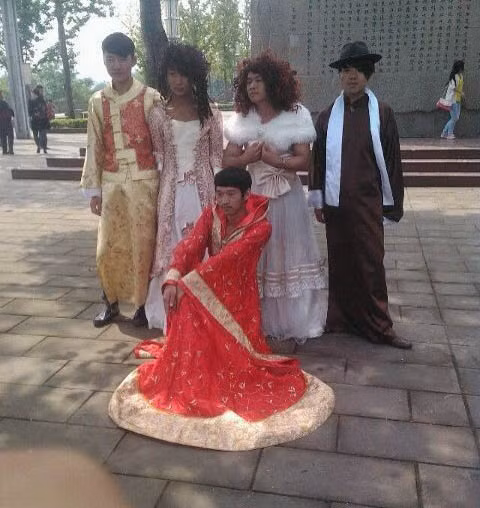 Mỗi người một phong cách "khó coi".