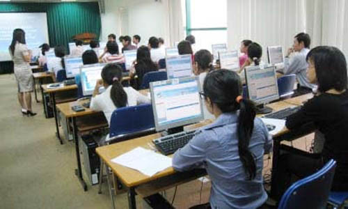 Cơ chế "xin cho" đang biến tướng qua những hoạt động công khai như thi công chức. Ảnh minh họa.