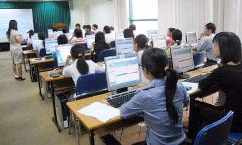 Cơ chế "xin cho" đang biến tướng qua những hoạt động công khai như thi công chức. Ảnh minh họa.