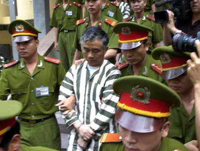 Lương Quốc Dũng: Tàn sự nghiệp vì "săn" gái trinh