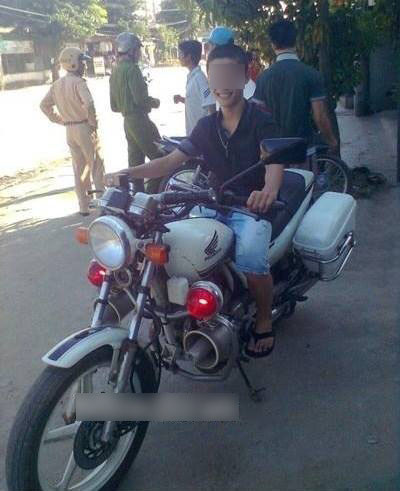 Thanh niên "tranh thủ".