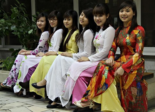 Học tiếng Nga không chỉ học về ngôn ngữ, mà còn học về lịch sử, địa lý, văn hóa và phong tục tập quán dân tộc Nga, do đó yêu cầu người học. phải tự học nhiều, trau dồi kiến thức toàn diện.