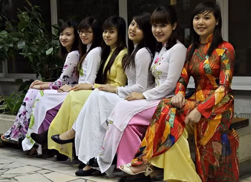 Học tiếng Nga không chỉ học về ngôn ngữ, mà còn học về lịch sử, địa lý, văn hóa và phong tục tập quán dân tộc Nga, do đó yêu cầu người học. phải tự học nhiều, trau dồi kiến thức toàn diện.