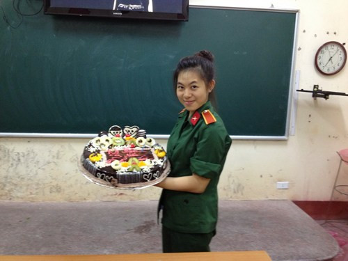 Thần tượng của Phượng chính là bố. Bố là bộ đội nên hay phải xa nhà, cả tuần và thậm chí cả tháng mới về nhà một lần. "Mỗi lần bố về, được ngắm bố trong bộ quân phục và chiếc mũ cối với ngôi sao vàng nên vui lắm.