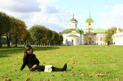 Chia sẻ về bí quyết học tiếng Nga, Phượng cho biết: Cần phải có tình yêu với nước Nga và ngôn ngữ này. Cần tiếp xúc với ngôn ngữ một cách thường xuyên như nói chuyện với thầy cô, bạn bè bằng tiếng Nga hay dùng những phương tiện truyền thông như điện thoại, máy tính và xem phim bằng tiếng Nga.