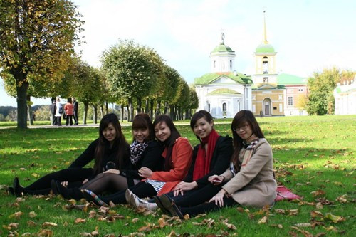 Đối với Phượng, tiếng Nga không chỉ đơn giản là một môn học mà nó còn trở thành một niềm đam mê thật sự. Ở đó, Phượng đã tìm thấy tình yêu đối với nước Nga xinh đẹp, tình yêu với những bài thơ bất hủ của đại thi hào Puskin và tình yêu đối nền văn hoá của xứ sở bạch dương.