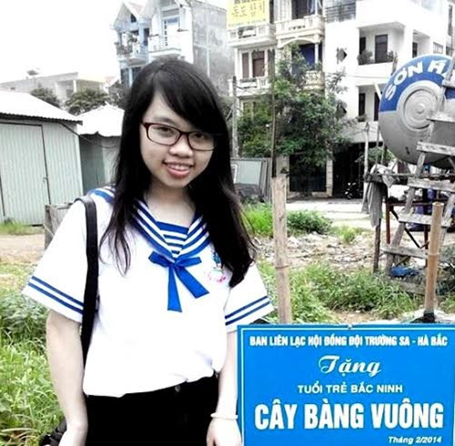 Nữ sinh Đoàn Ngọc với vóc dáng nhỏ bé, nhưng tâm hồn đầy ắp tình yêu biển yêu Trường Sa, Hoàng Sa.