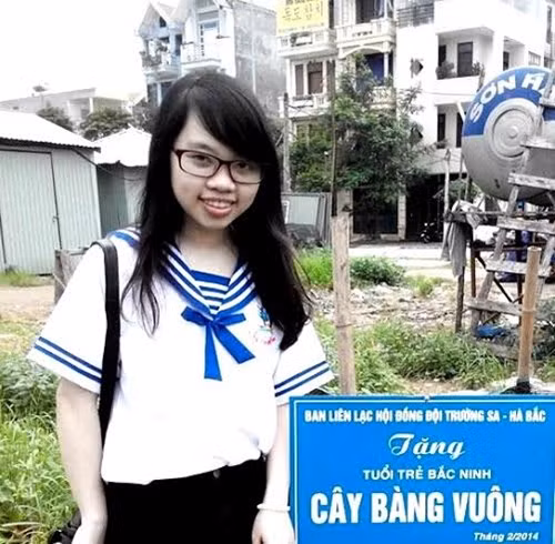 Nữ sinh Đoàn Ngọc với vóc dáng nhỏ bé, nhưng tâm hồn đầy ắp tình yêu biển yêu Trường Sa, Hoàng Sa.