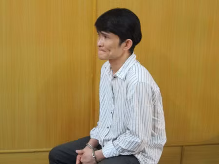 Giận quá muốn "giết chết" máy ATM.