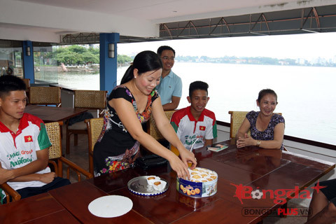 Các cầu thủ có chỗ dựa tinh thần vững chắc từ những người thân ra Hà Nội sát cánh cùng đội tuyển.