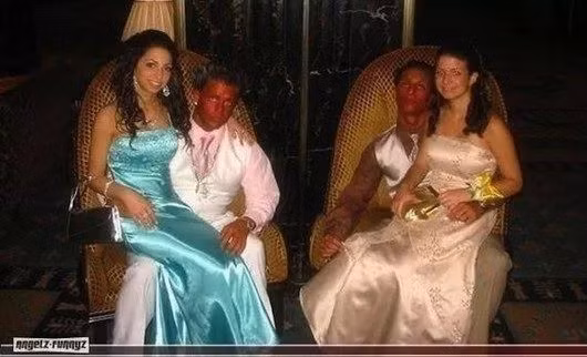 2 cặp đôi ăn ý từ trang phục tới nước da.