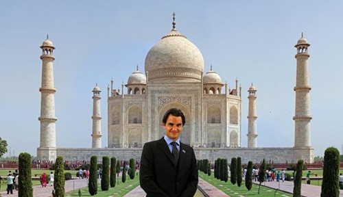 Có lẽ do chuẩn bị tới quốc gia thuộc châu Á này thi đấu lần đầu tiên, "tàu tốc hành" đã nhờ sự trợ giúp từ người hâm mộ để chỉ cho mình những điểm tham quan nên đến trong lúc ghé lại đây.