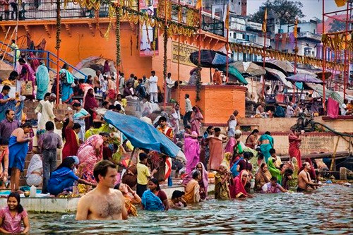 Đặc biệt, cách làm của họ rất độc đáo, khi dùng thủ thuật ghép ảnh để tạo nên những bức hình vô cùng độc đáo.